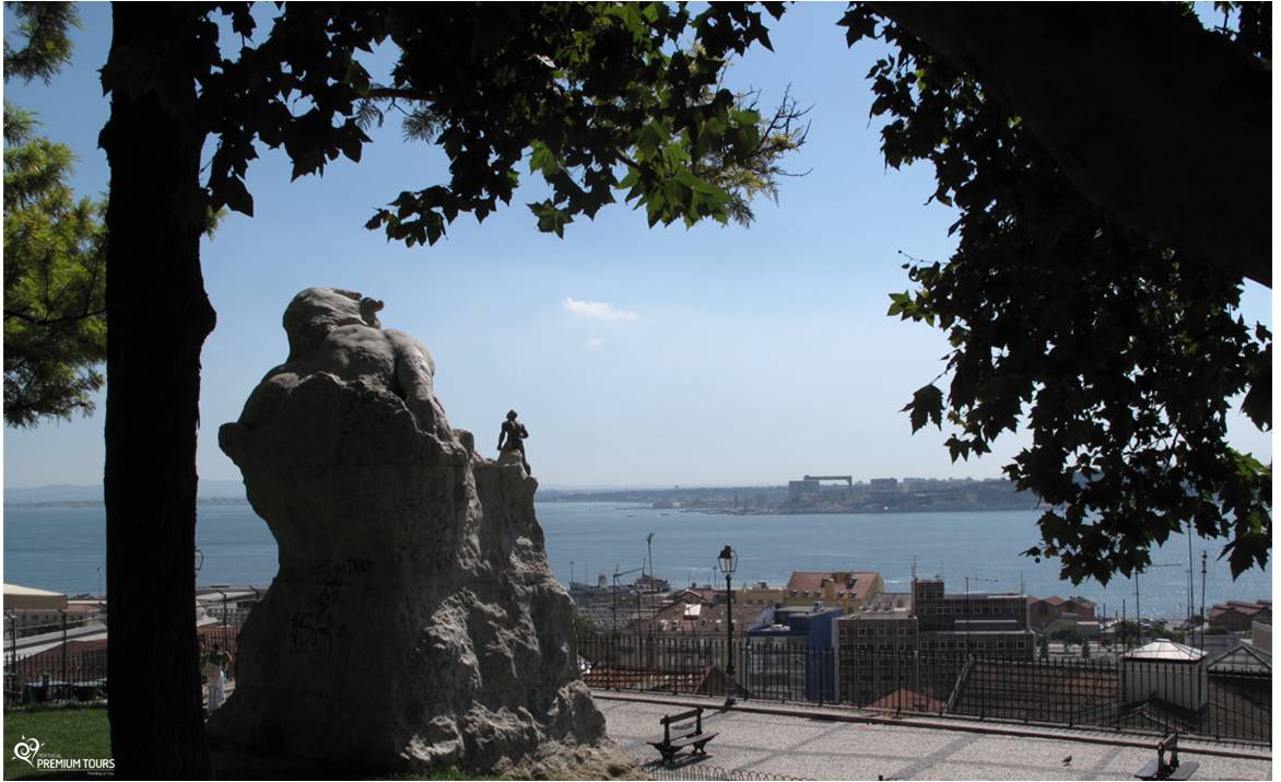 miradouro de santa catarina travel lisbon