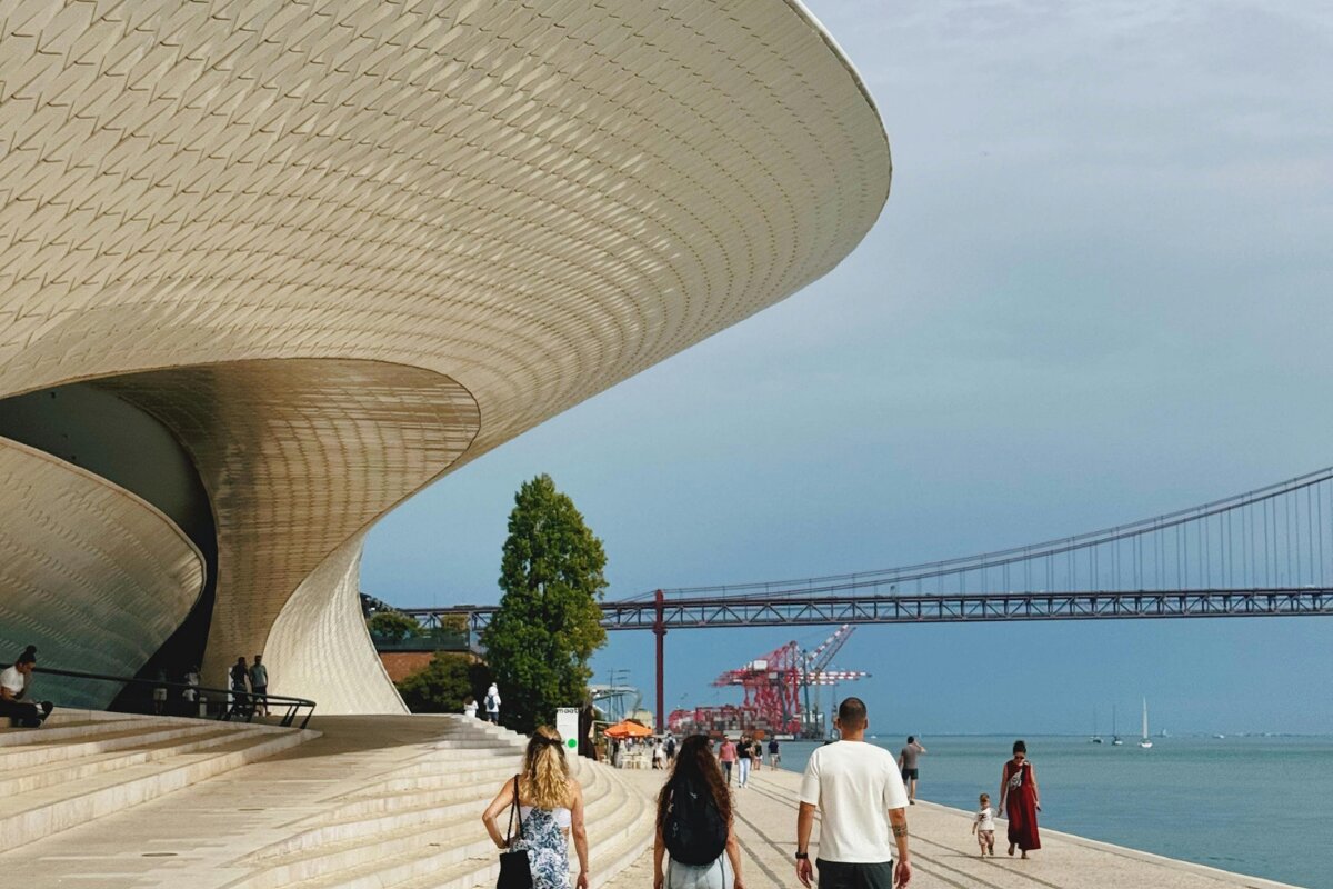 Exterior do MAAT Lisboa Exterior do MAAT em Lisboa junto ao rio Tejo
