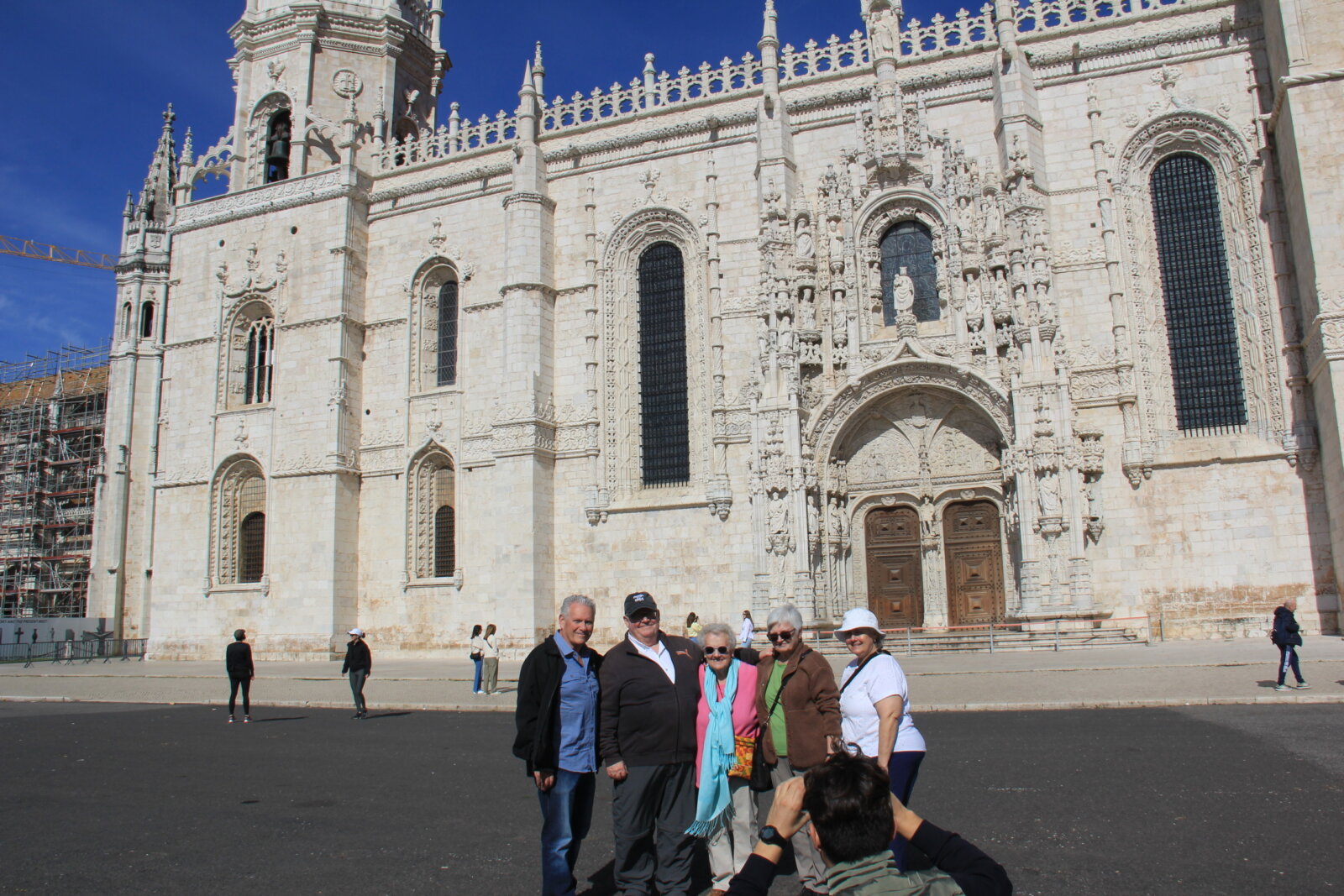 Private Tour in Belém with Guide Daniel, Jerónimos Monastery Clients with guide Daniel in front of Jerónimos Monastery in Lisbon.