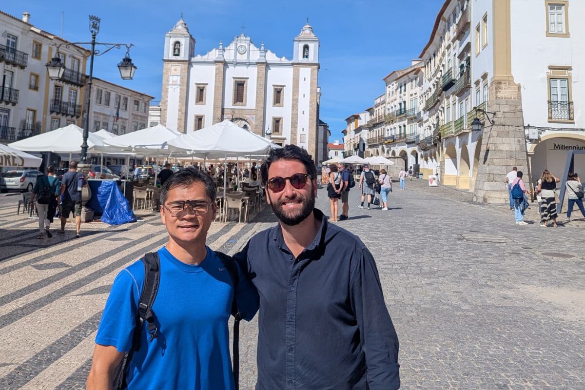 Portugal Premium Tours guide Bernardo with a client at Praça do Giraldo in Évora, Alentejo, with the historic Church of Santo Antão in the background.